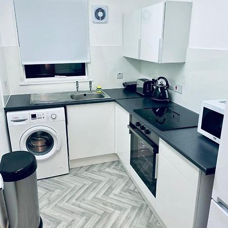 Modern 2 Bedroom Apartment With Free Parking Глазгоу Екстериор снимка