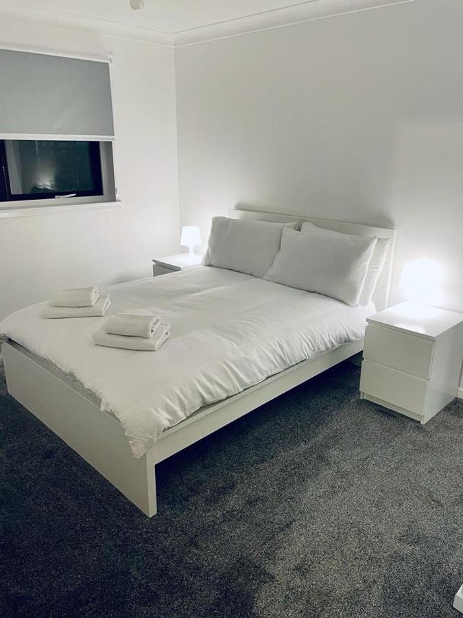 Modern 2 Bedroom Apartment With Free Parking Глазгоу Екстериор снимка
