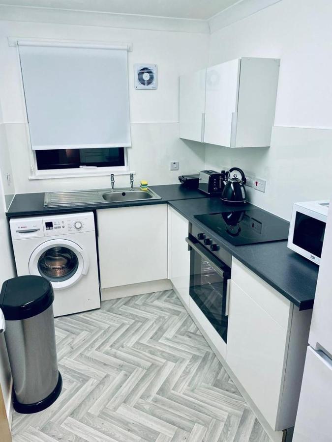 Modern 2 Bedroom Apartment With Free Parking Глазгоу Екстериор снимка