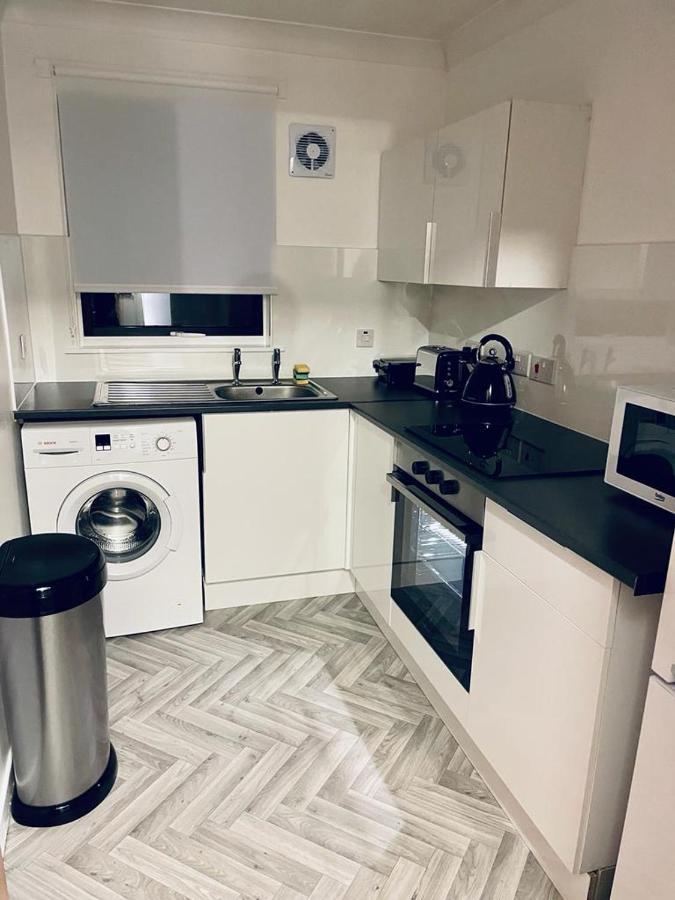 Modern 2 Bedroom Apartment With Free Parking Глазгоу Екстериор снимка