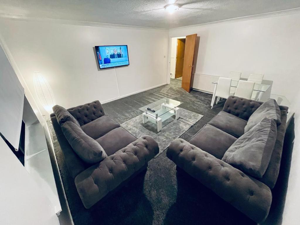 Modern 2 Bedroom Apartment With Free Parking Глазгоу Екстериор снимка