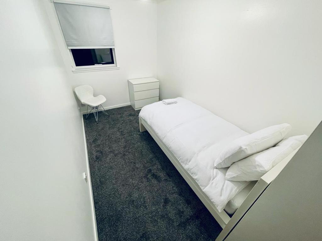 Modern 2 Bedroom Apartment With Free Parking Глазгоу Екстериор снимка