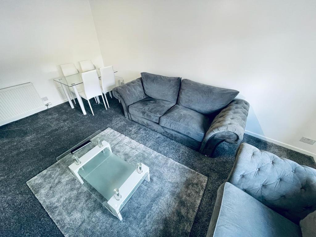 Modern 2 Bedroom Apartment With Free Parking Глазгоу Екстериор снимка