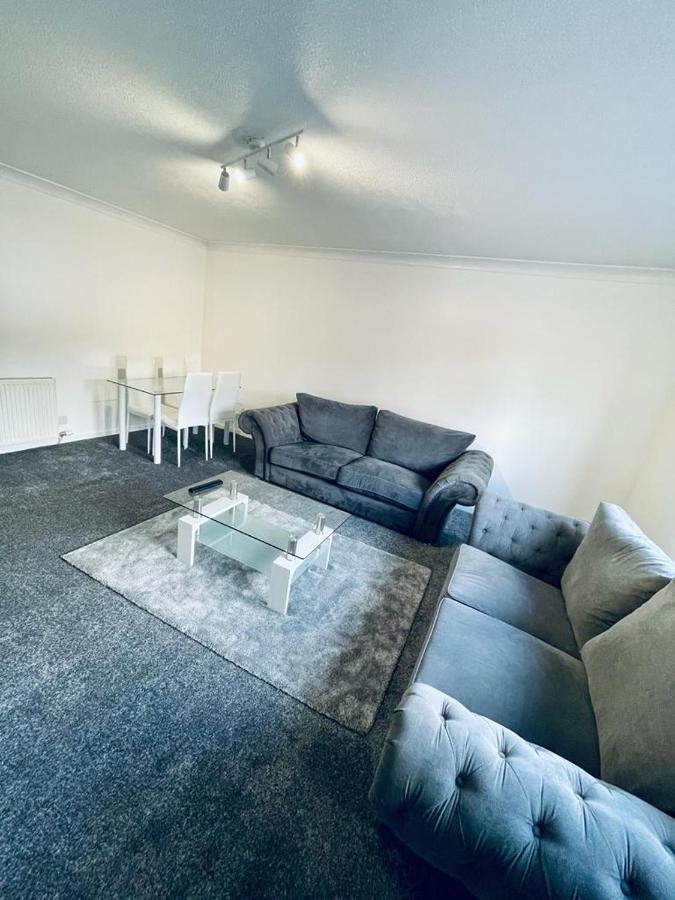 Modern 2 Bedroom Apartment With Free Parking Глазгоу Екстериор снимка