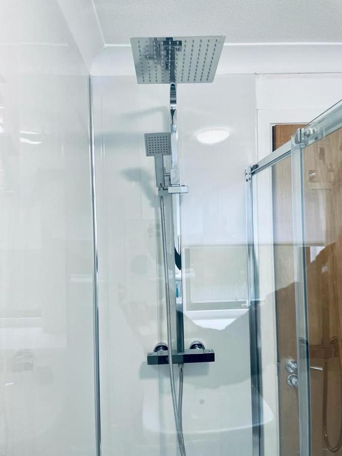 Modern 2 Bedroom Apartment With Free Parking Глазгоу Екстериор снимка